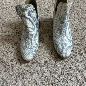 Coconuts by Matisse Gray and White Ankle Boots